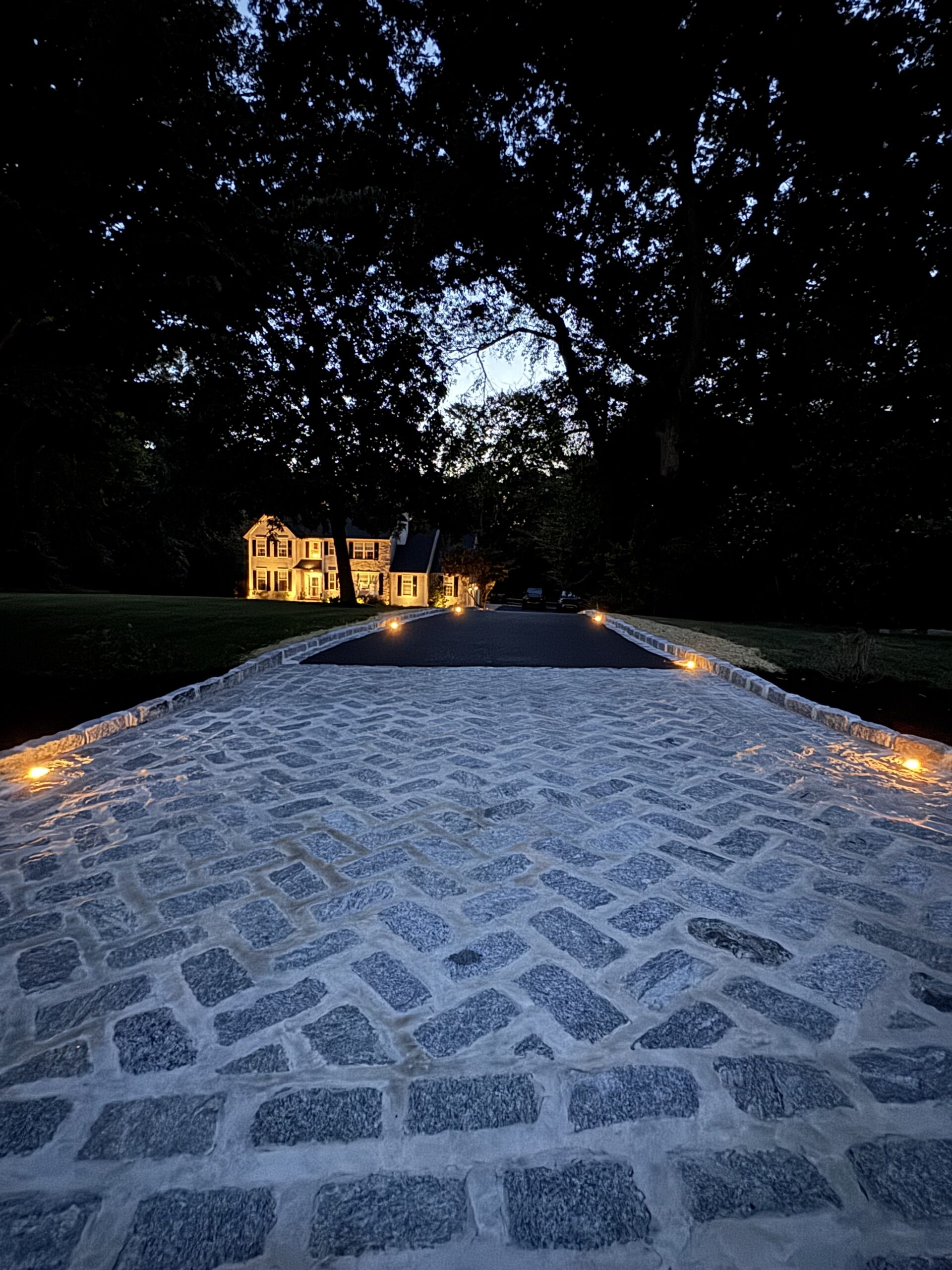 Belgium Block Driveway Apron with Lighting